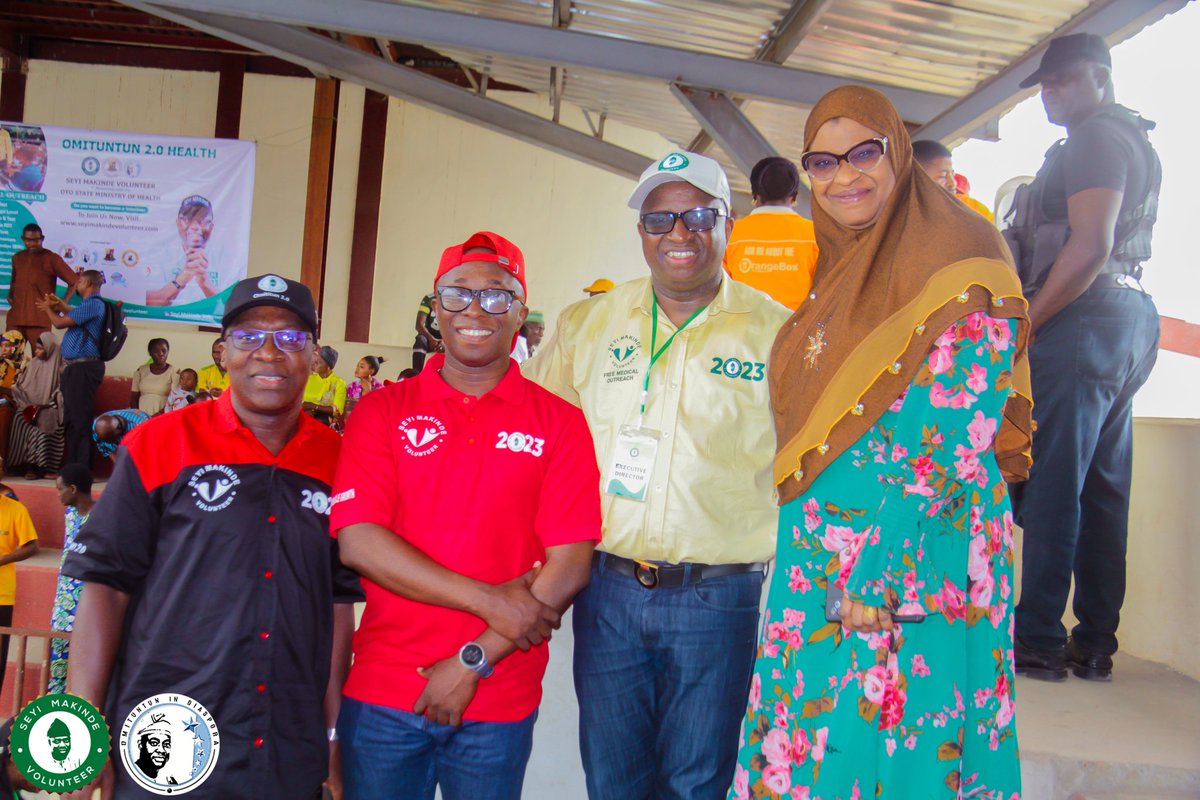 SeyiVolunteer's tweet photo. The ongoing free medical outreach was graced by the presence of different important personalities in Oyo State.

Some of which are: Prof. D.K Sangodoyin (Commissioner for Works), Dr. Debo Akande (Executive Director of OYSADA), Dr. Ladipo (Commissioner for Health)... https://t.co/qN9iaCgshJ