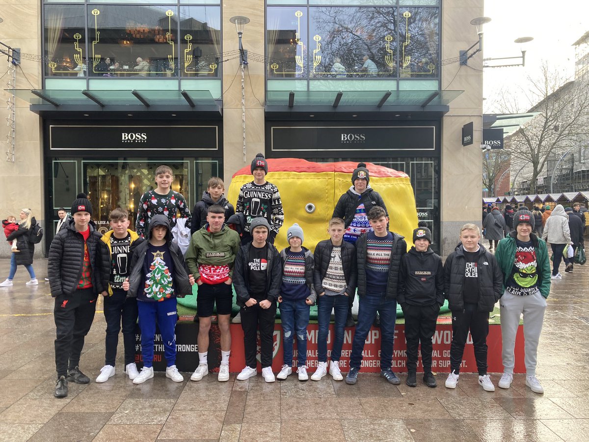 On our <a href="/Gadlysroversjfc/">Gadlys Rovers Juniors</a> U14’s Xmas jumper day out in Cardiff 🎅🏻⚽️⛳️