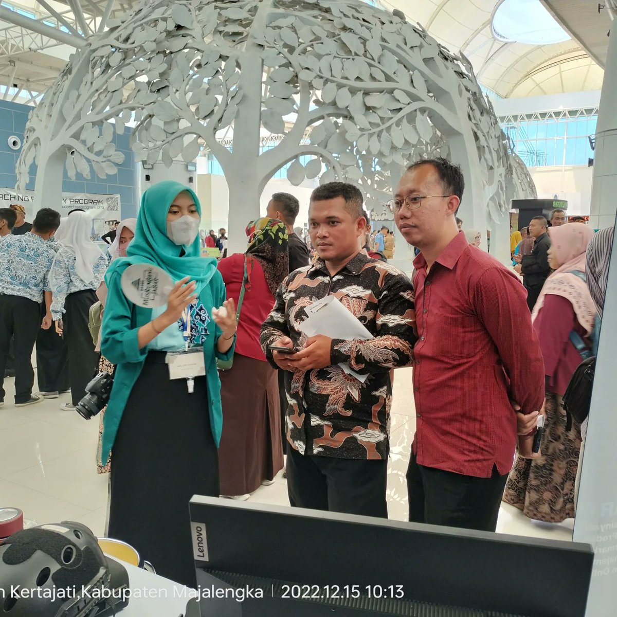 OfficialSmkn's tweet photo. SMKN 3 Bandung  ikut berpartisipasi dalam kegiatan yang diprakarsai oleh Bidang Pembinaan Sekolah Menengah Kejuruan (SMK) Dinas Pendidikan Provinsi Jawa Barat yang mengusung acara “Explore SMK Jabar Juara” dan diselenggarakan di Bandara Internasional @kertajati_ap2 https://t.co/Tpr5pwNy2Q
