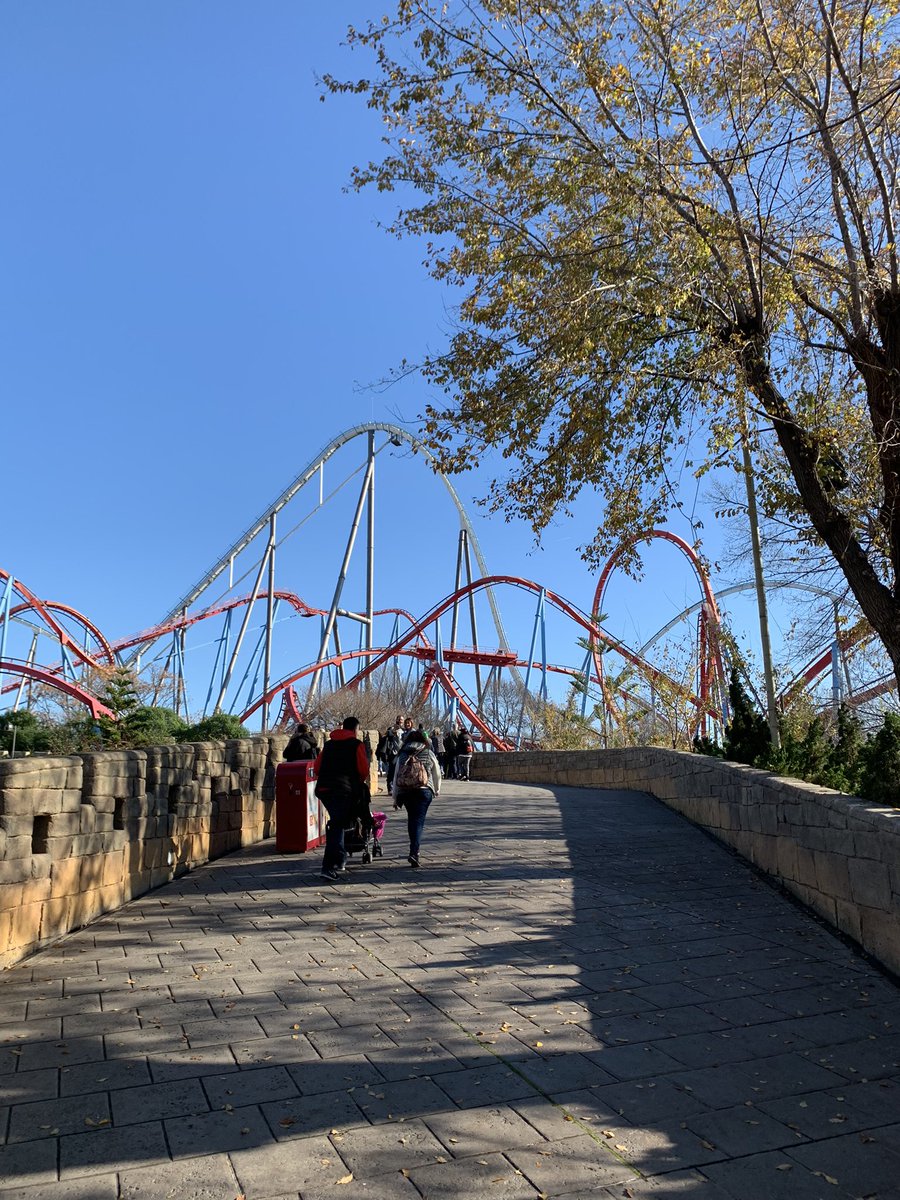 cbaucells's tweet photo. Otro año que me acuerdo de @VanishaLilaram en @Portaventura_ES Feliz Navidad 🎼🎼 https://t.co/iaUhdegSCN