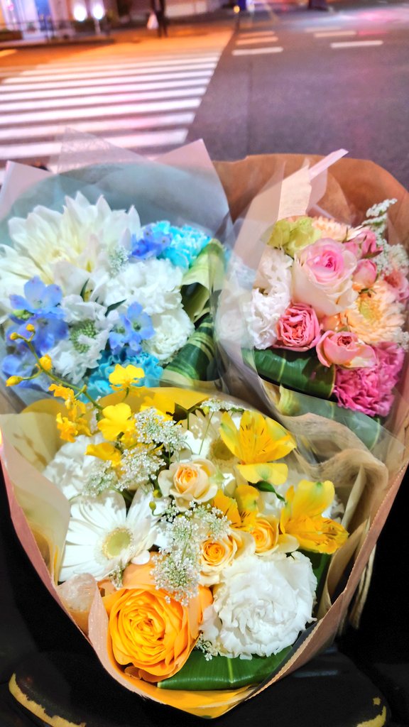 シェービングとエステ終わって帰ってきた！お風呂に浸かってゆっくりしよう。
友達3人にあげるブーケ、大好きなお花屋さんで作ってもらったけど大優勝すぎる😭可愛い...色のお願いも完璧✨最高のお店や💓
喜ぶはず！！😌💓