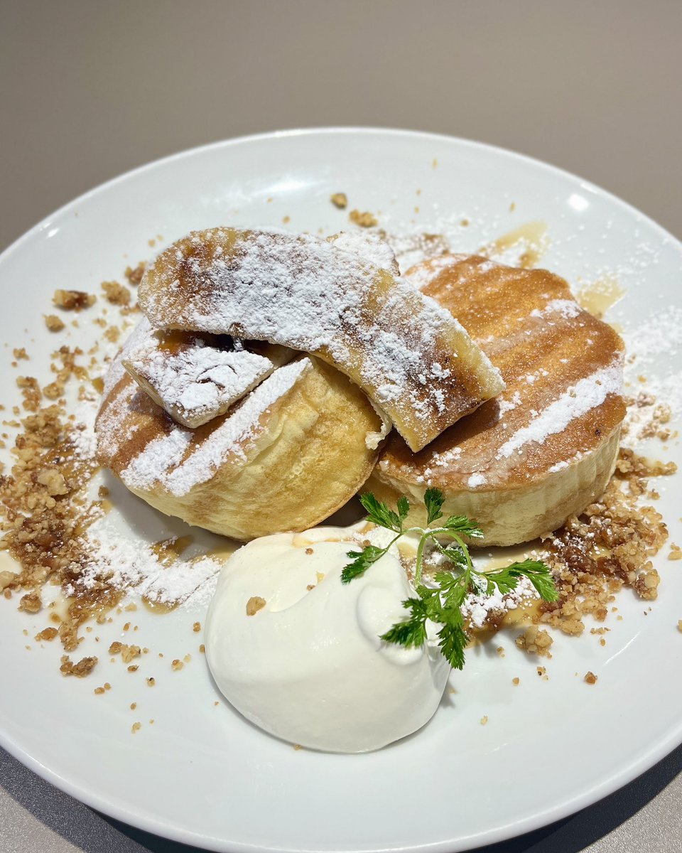 asm_pancake's tweet photo. 清澄白河駅から徒歩5分ほどのところにあるiki Espressoさん！
⁡
めちゃくちゃなめらかで舌触り良すぎるパンケーキ生地はまじで感動もの…
⁡
フラットホワイトもめちゃくちゃ美味しくておすすめ🥹🫶🏻 https://t.co/95ZXBLzCLF