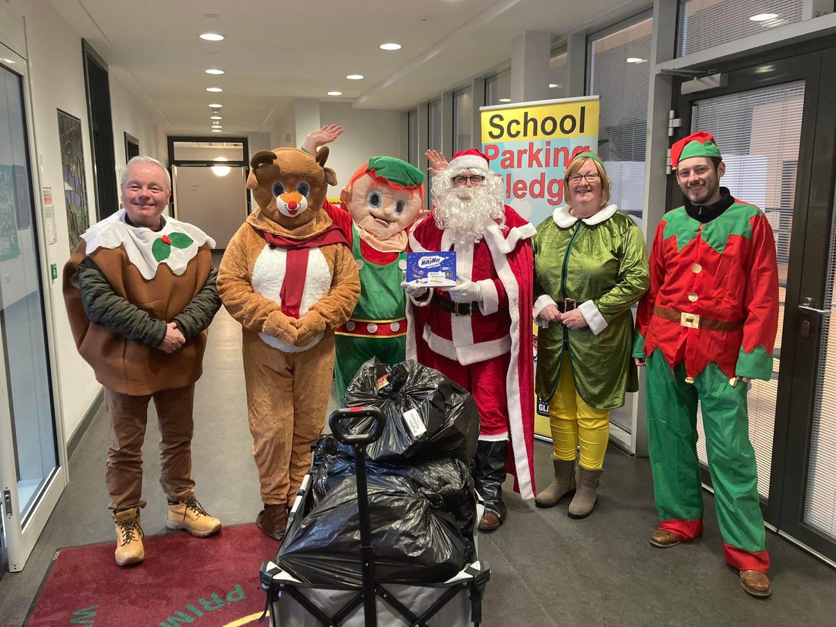 BBaillieston's tweet photo. We had a smashing day yesterday visiting all 5 local schools @CaledoniaPri @Garrowhillps @StBridgetsPS @stfrancisoa @SwintonPrimary   A group of dedicated volunteers working together with our 3 elected members @CllrJohnDaly @AlexKerrSNP @Lalley4Labour @promo_printing https://t.co/ggahc2Ki1h