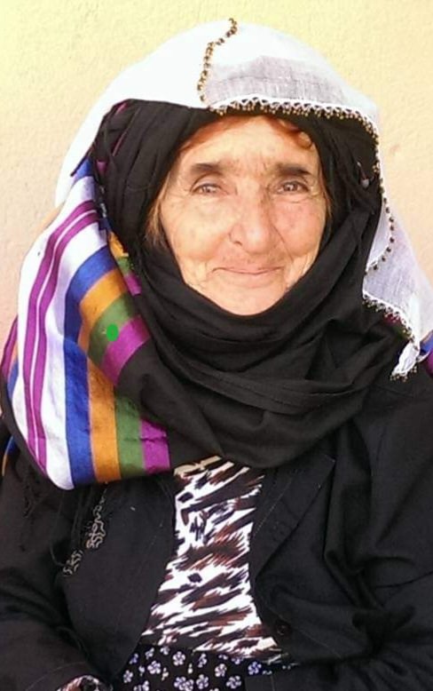 Dersim Katliamı’nın tanığı ve sürgünü Gülizar Halis yaşamını yitirdi. Xozat ilçesine bağlı Pakire köyünde yaşayan Gülizar Halis (Gulîzara Hesen Axay) uzun süredir köydeki evinde çocuklarının yardımıyla tedavi görüyordu.Halis,hastalıklardan kaynaklı hakka yürüdü.Devri daim olsun.
