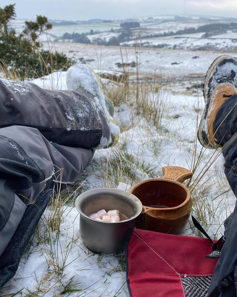 As the snow and ice disappear from the Moors of Dartmoor I look back to a few days of wild brews spent amongst the white stuff. Spending time finding stillness with my no2. 

It’s not just enough to go there. We need to be there too. Take time to be stil… instagr.am/p/CmRLY34re6q/