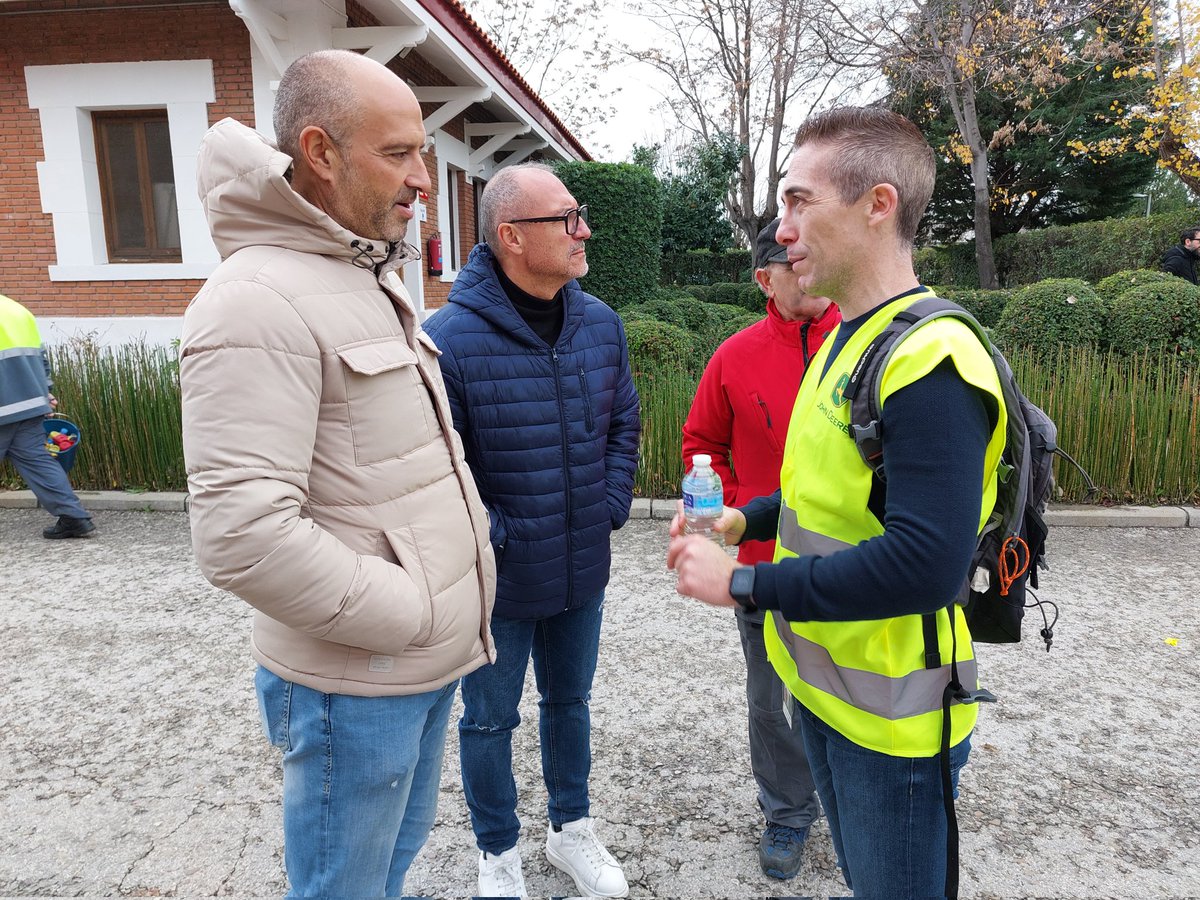 DeporteGetafe's tweet photo. #JohnDeere ha celebrado hoy en su fábrica de #Getafe su III San Deerevestre, una jornada con multitud de actividades para grandes y pequeños 🏃🎅
#Deporte #DeporteenGetafe #CiudadEuropeaDelDeporte #GetafeVuela #FlyGetafe https://t.co/MkLBqtp3LB