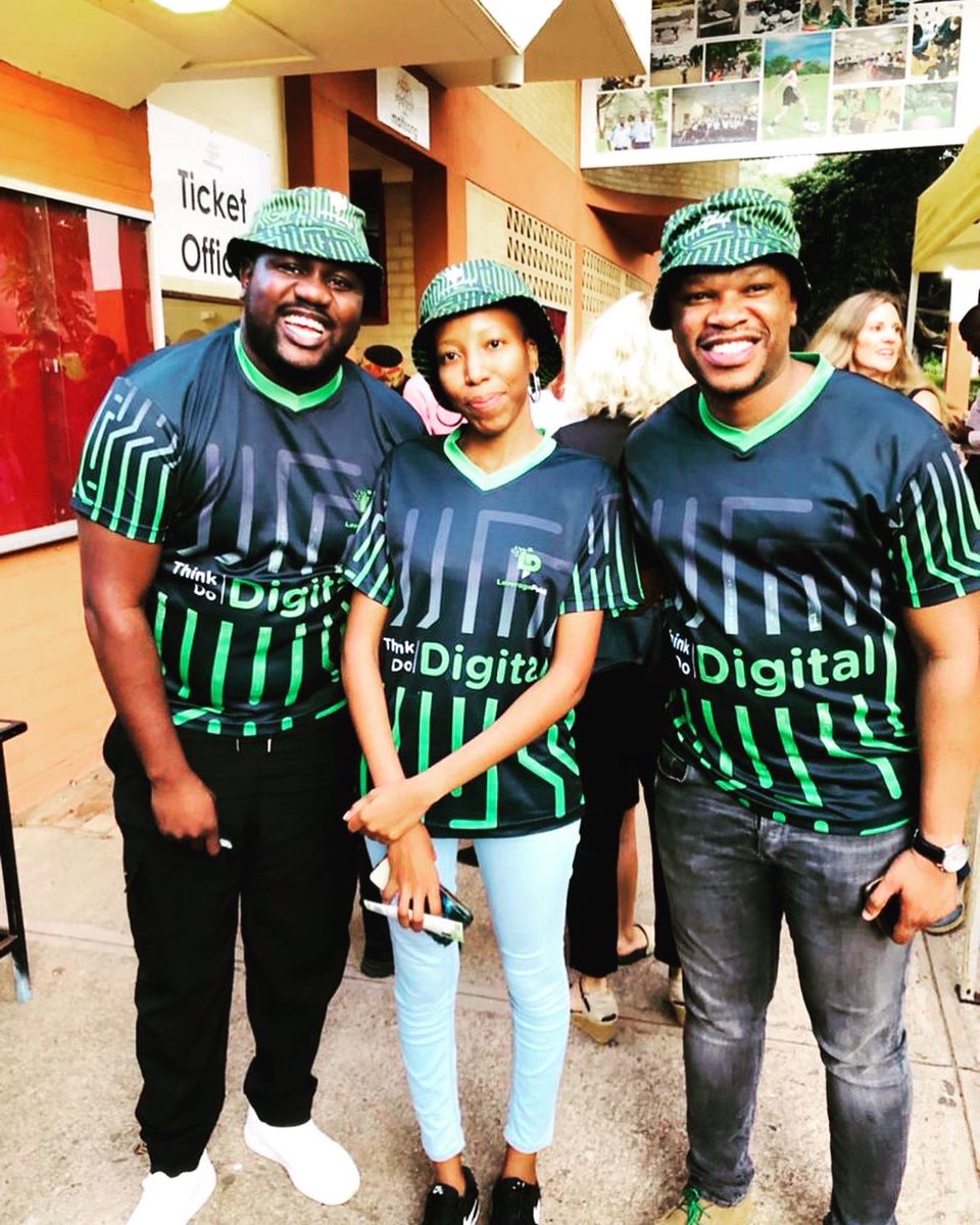leveragepointbw's tweet photo. Merry Christmas 🎄 🎅 🤶 

As part of our Christmas 🎄 🎅 🤶 Party celebration and Festivities, we decided to take a break to be thankful 🙏🙏🙏 , break bread 🥖 🥯 and indeed celebrate through dance 💃 🕺.

#leveragepointbw https://t.co/0UL08YKn1X