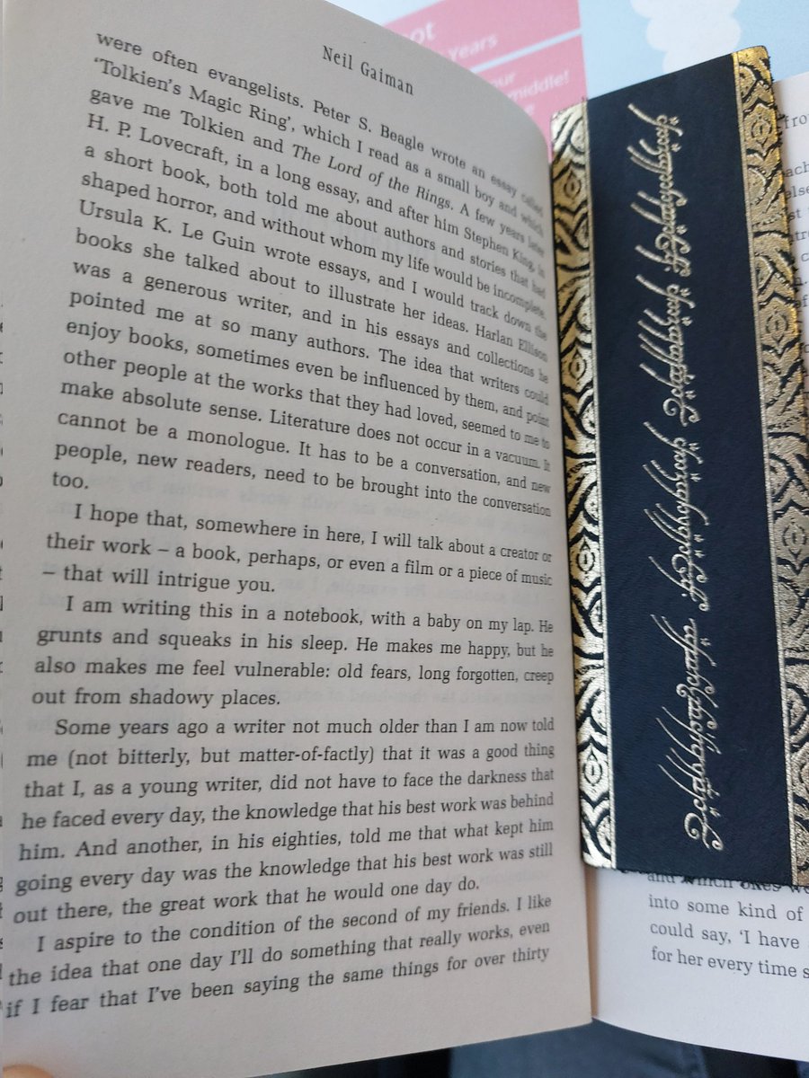 LPenkiller's tweet image. Finally getting a chance to read @neilhimself's encouraging words again. Makes my writer heart soar. 😍🤩 As always, thank you Neil for staying true to yourself and creating magical stories and worlds.
#bookworm #amwritingfantasy #themagicofbooksandreading