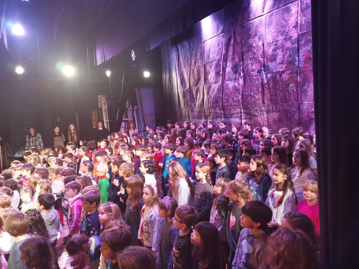 EscolaÀngelsGarriga tweet media