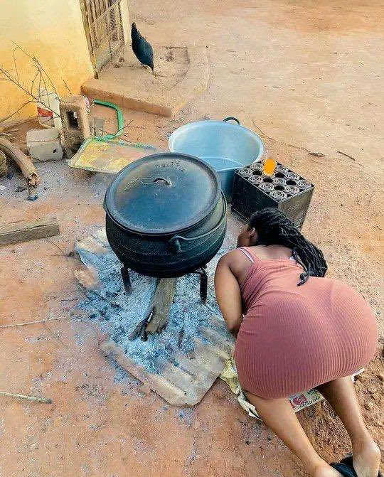 Ohemaakaly's tweet photo. Aww look at the chicken, it has a black color……. Where you looking ?😒. Bad boy 🤣🤣 https://t.co/trFTNvc0O0