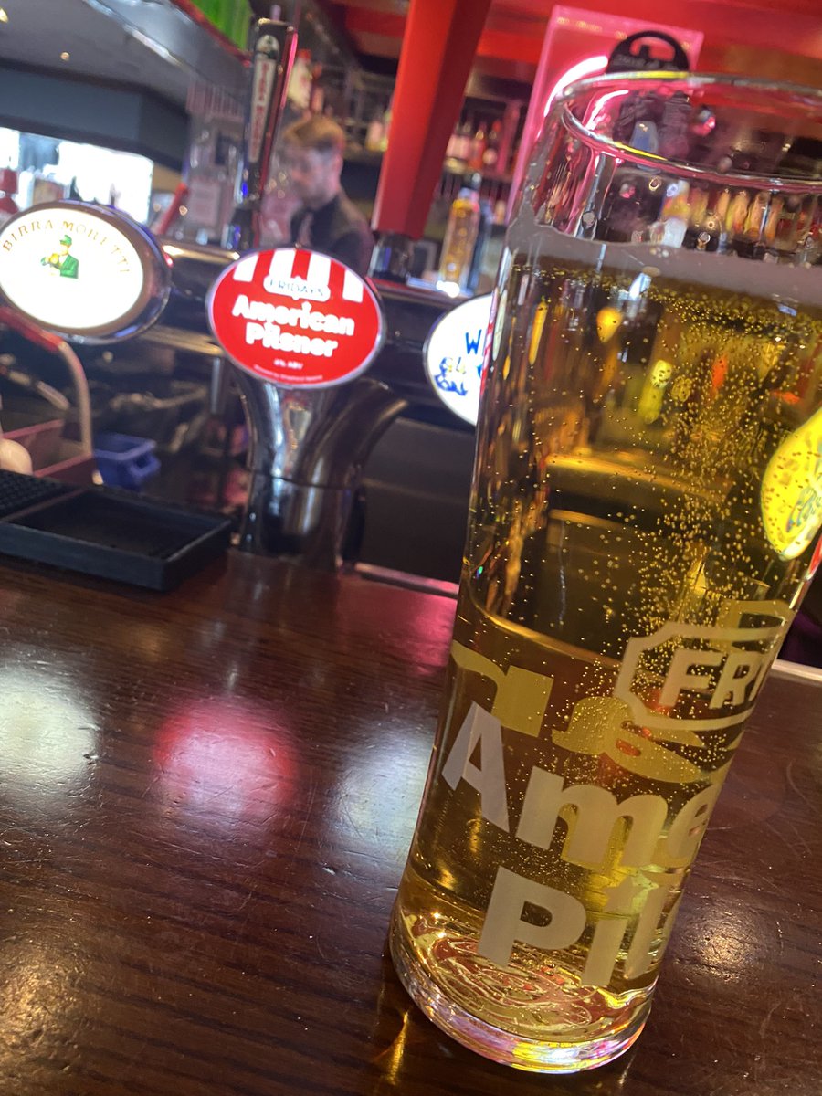 Whilst waiting for the Mrs to shop at #touchwood #solihull   Couple of cheeky 🍺🍺 @TGIFridaysUK
