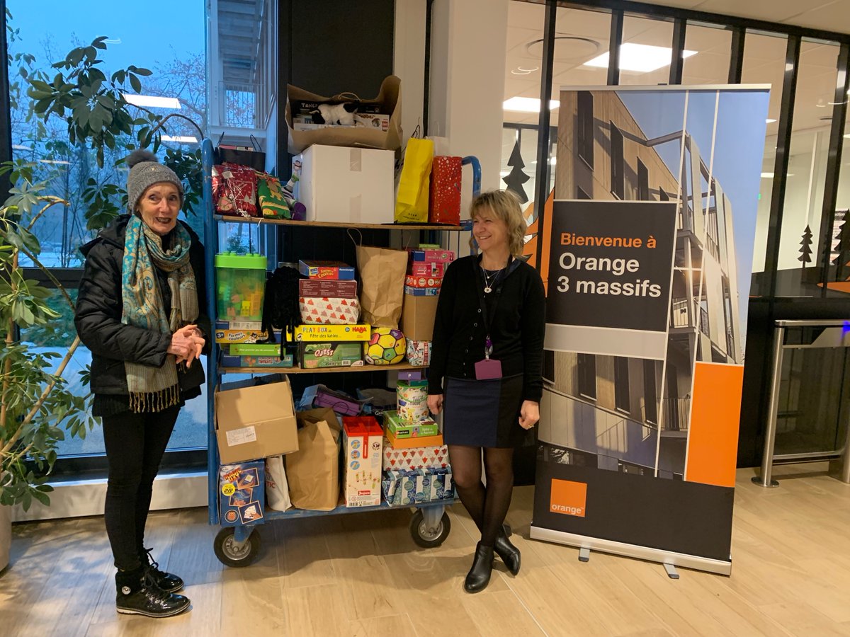 #Orange3massifs se mobilise pour Noël! Collecte de jouets et boîtes solidaires au profit des Restos du Cœur!! Merci à tous!
<a href="/OrangeAuRA/">Orange Auv-Rh-Alpes</a> <a href="/vilecerf/">Vincent Lecerf</a> <a href="/sylvie_moulie/">Sylvie Moulié</a> <a href="/MichaelTrabbia/">Michaël Trabbia</a>  <a href="/Sophie_Claude_/">Sophie Claude</a>  #Orange #innovation
