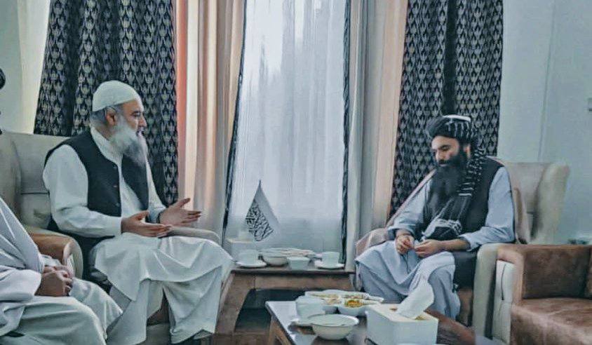 HosnaHayat's tweet photo. د کورنیو چارو وزیر په خپل دفتر کي د مالیې له پخواني وزیر معتصم اغاجان سره . https://t.co/UQpowhJZ9H