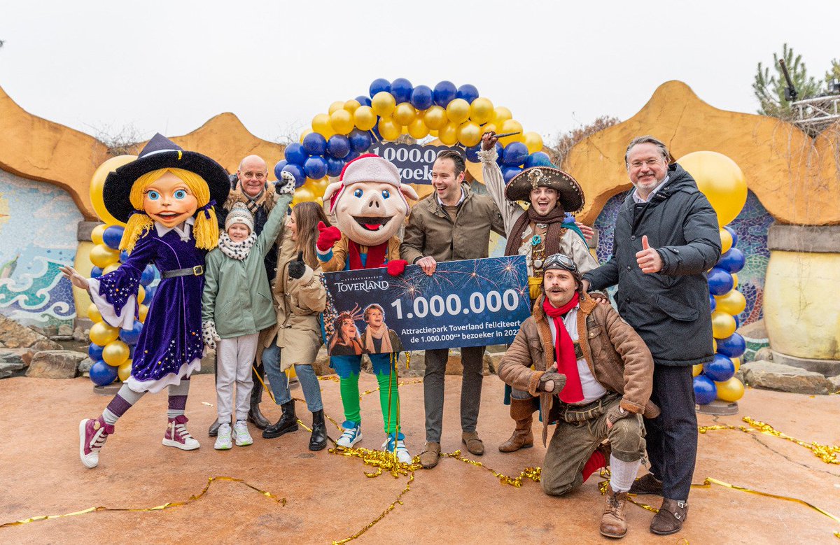 Bart_Jasprs's tweet photo. 🤩 1 miljoen! 🤩

Vanochtend hebben we in Toverland voor het eerst de magische grens van 1 miljoen gasten binnen een jaar doorbroken! De 9-jarige Pien uit Voorburg was met haar gezin de gelukkige.

Wat een prestatie van het hele Toverteam, echt megatrots op deze prestatie! 🥳 https://t.co/yEorVX0Y4b
