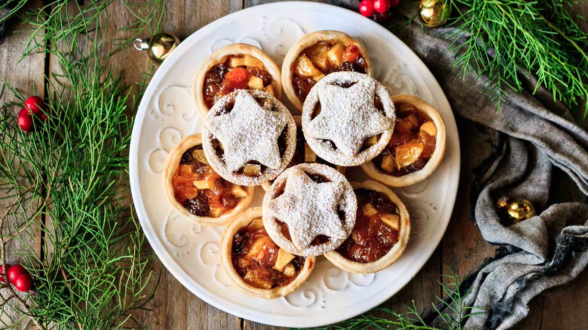 SavorFlavour's tweet photo. Want to make another batch of #MincePies this Christmas season? Learn how to doctor up store bought mincemeat to make delicious mince pies here: https://t.co/J6wuWlTVJS https://t.co/pAwE5ynHmt