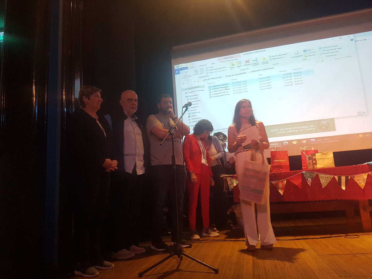 multimujeresMdP's tweet photo. Entrega de premios a estudiantes que realizaron trabajos para concientizar sobre la trata de personas. V Concurso Jovenes contra la Trata organizado por la Mesa Interinstitucional de lucha contra la trata de personas de Mar del Plata https://t.co/nRp6kP15JU