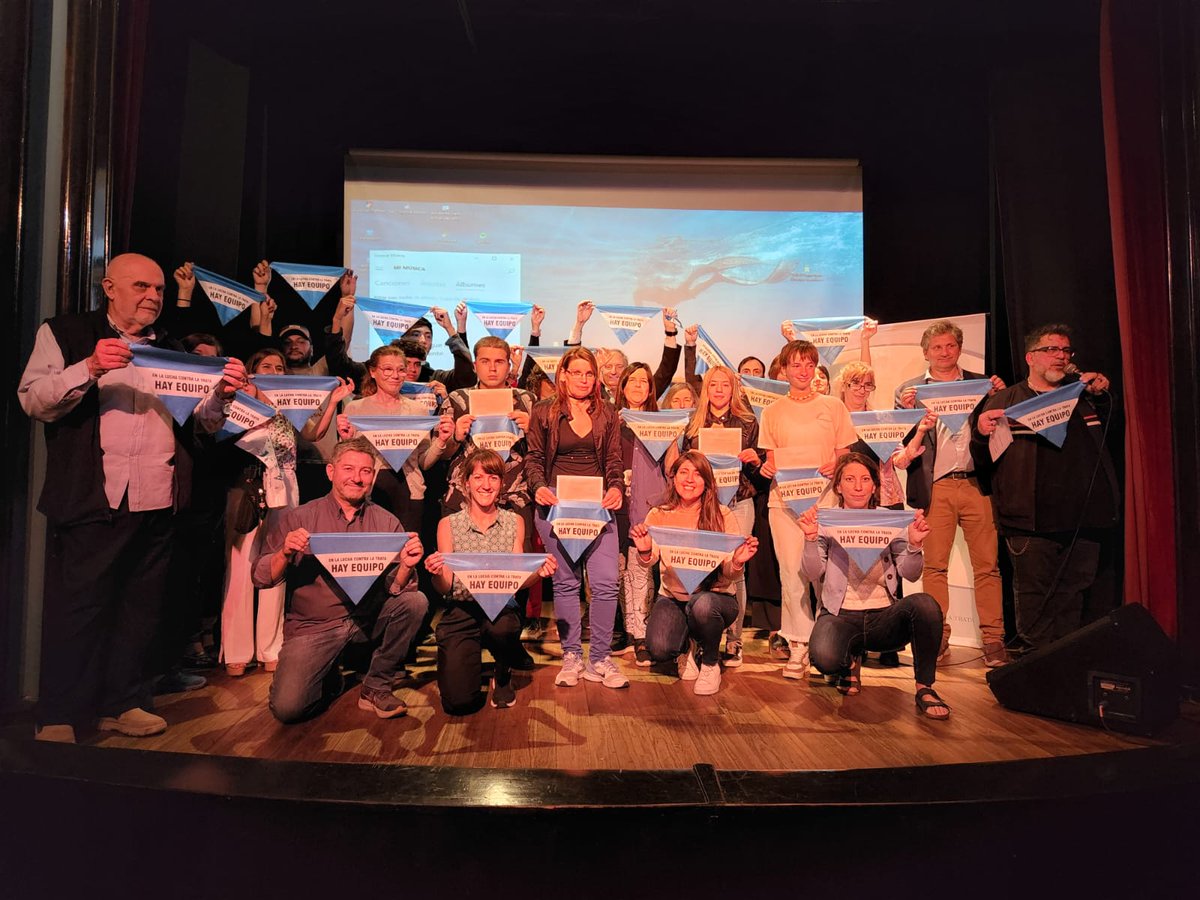 multimujeresMdP's tweet photo. Entrega de premios a estudiantes que realizaron trabajos para concientizar sobre la trata de personas. V Concurso Jovenes contra la Trata organizado por la Mesa Interinstitucional de lucha contra la trata de personas de Mar del Plata https://t.co/nRp6kP15JU