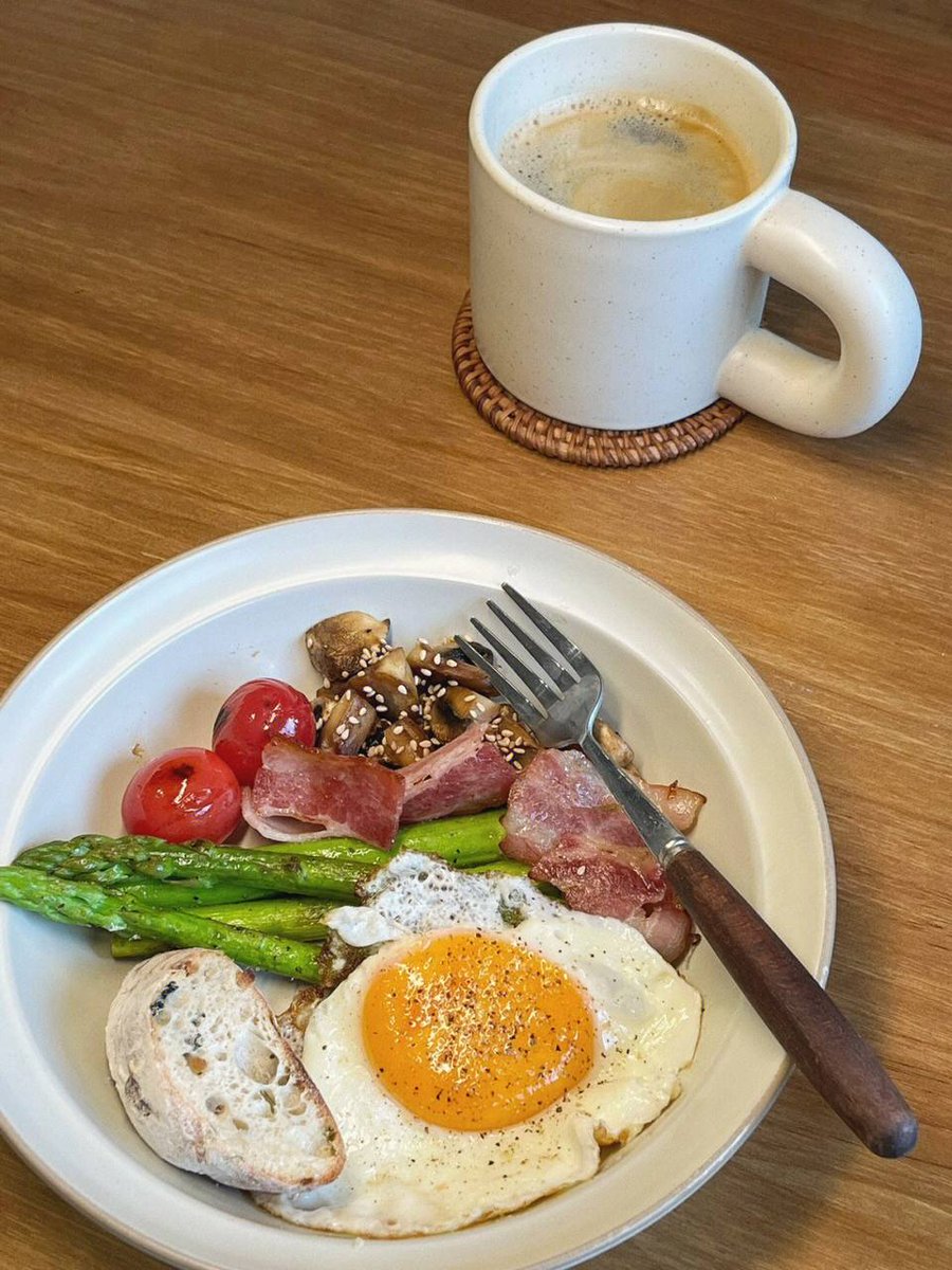 yaoyaofeg's tweet photo. simple yet delicious breakfast https://t.co/DIqXlNFqNd