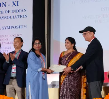pankajsumanlab's tweet photo. Our project student Ms. Komal Birader won best oral presentation award🏅at XI conference of Indian meat science association and international symposium IMSACON XI held at National Research Centre on meat, Hyderabad @nrcmeat. Many more to come✨!! https://t.co/sO1xcAQqTi
