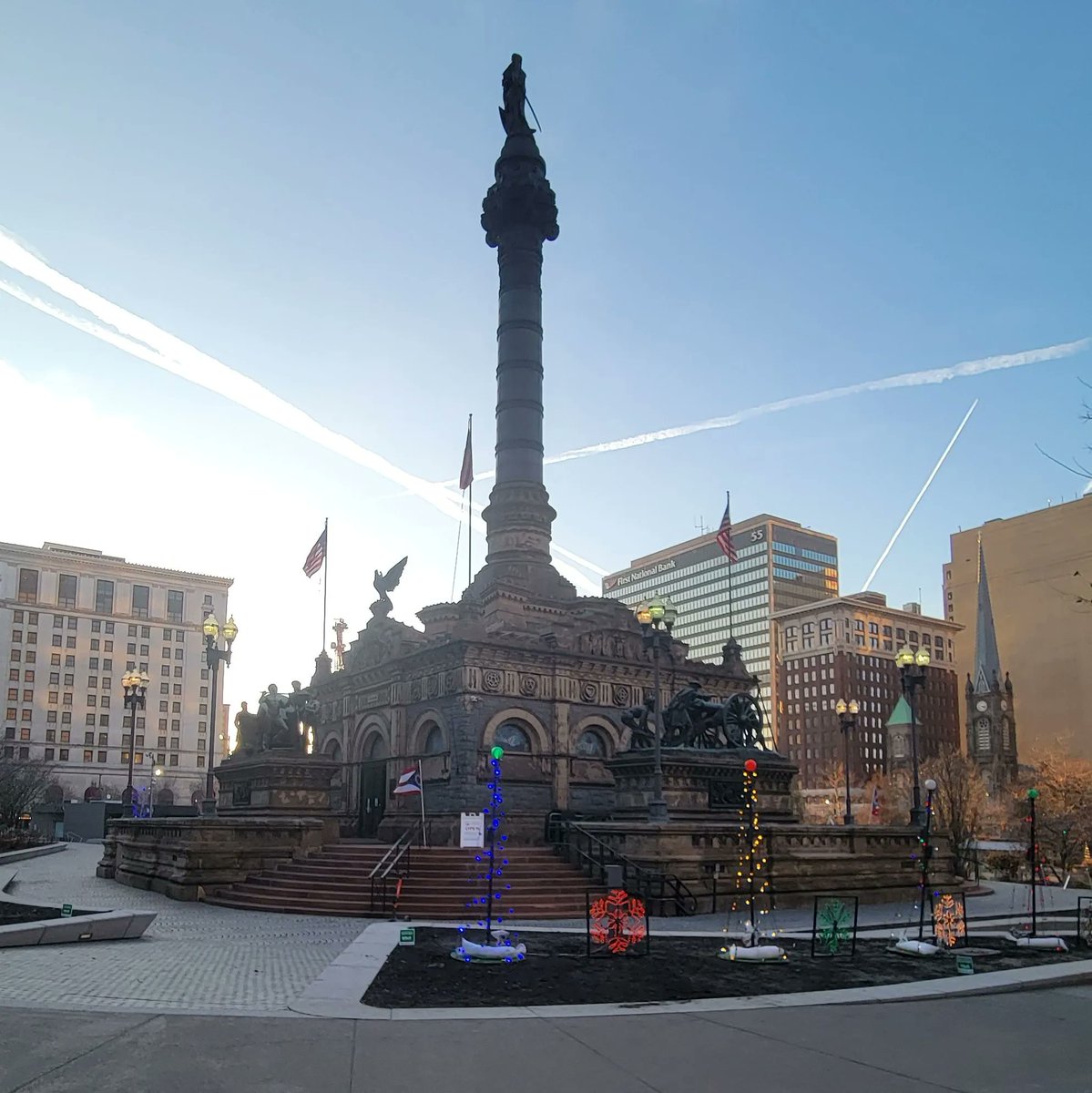 The Monument is open early today at 9:00am come by before your tailgating! Patriotic Santa will be extended an extra hour from 11am to 2pm today! Don't miss your last chance for a picture this season! 

GO MONSTERS! GO BROWNS! GO CAVS!!!!!!