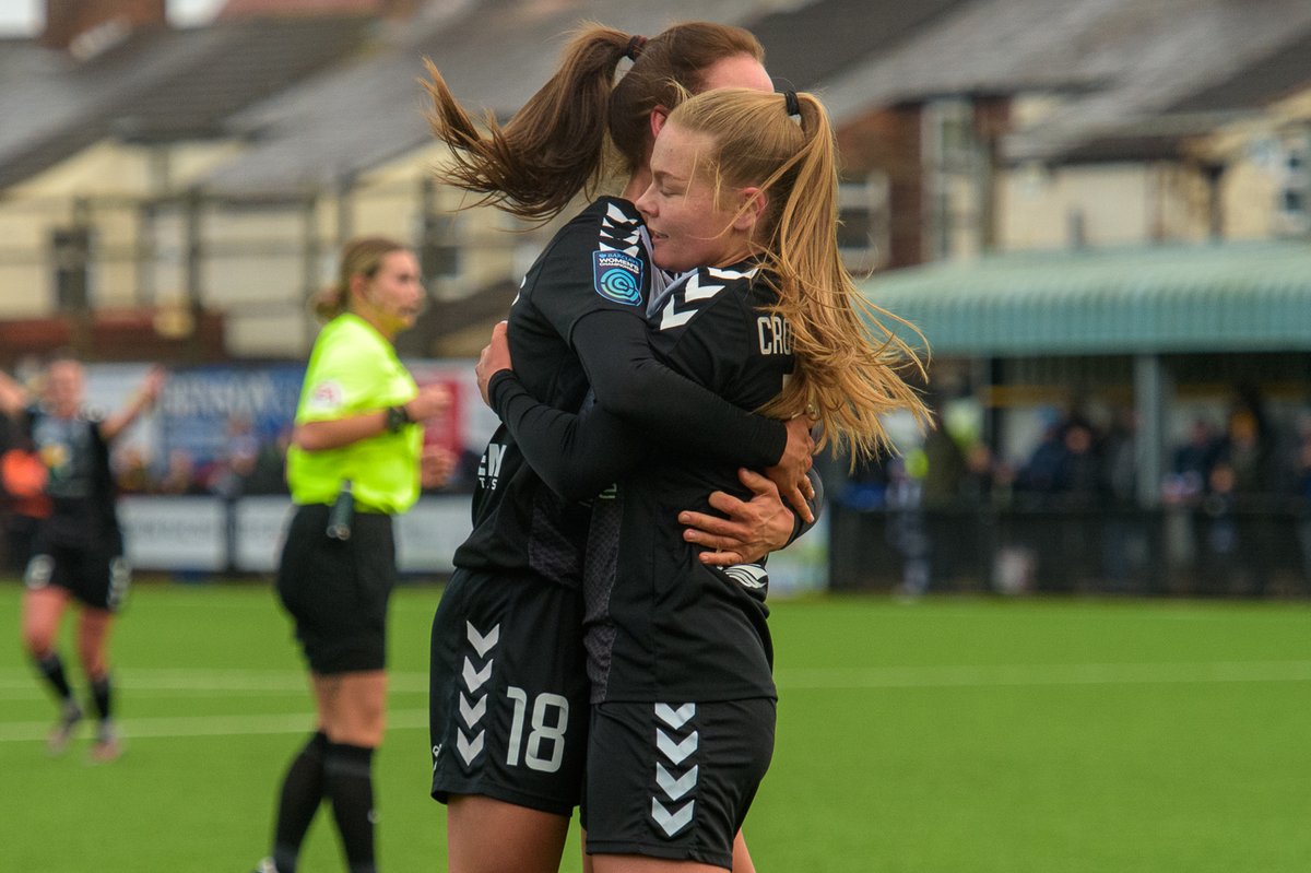 Loves a #ContiCup goal, does <a href="/l_crosthwaitee/">Lily Crosthwaite</a> 🔥

#EVEvDUR | 🔵 0-1 ⚫️