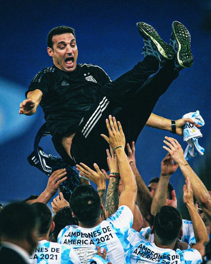 🇦🇷 “Les quiero agradecer a mis jugadores, porque no hay otra palabra. Cualquier argentino diría lo mismo. Me emociono. Han dado todo sinceramente y esperemos mañana coronarlo. Y si no es así, que estén orgullosos. Yo lo estoy disfrutando”.

Lionel Scaloni. 🥹