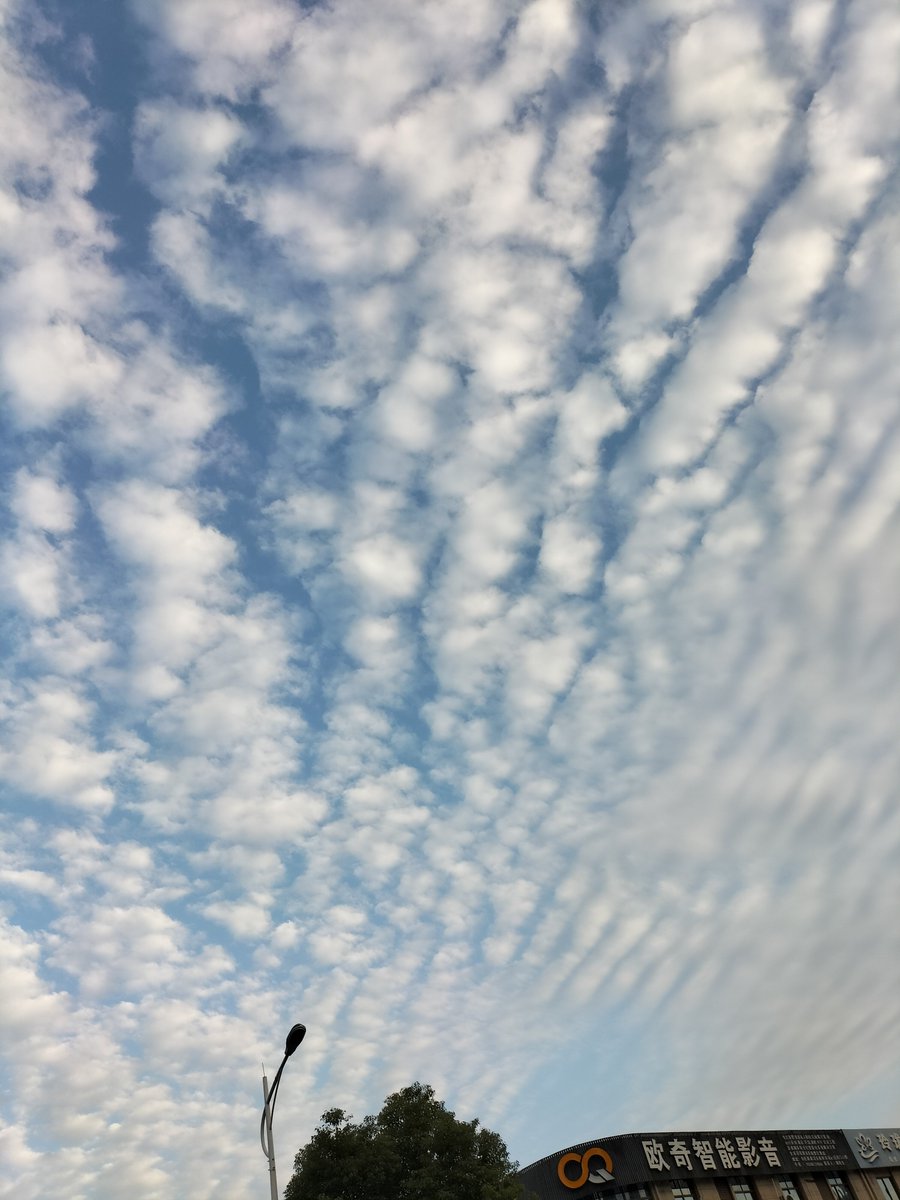 dadadalongwang's tweet photo. beautiful sky #Shaoxing #Zhejiang #名城绍兴越来越好 #Zhuji https://t.co/XrI5qeWcct