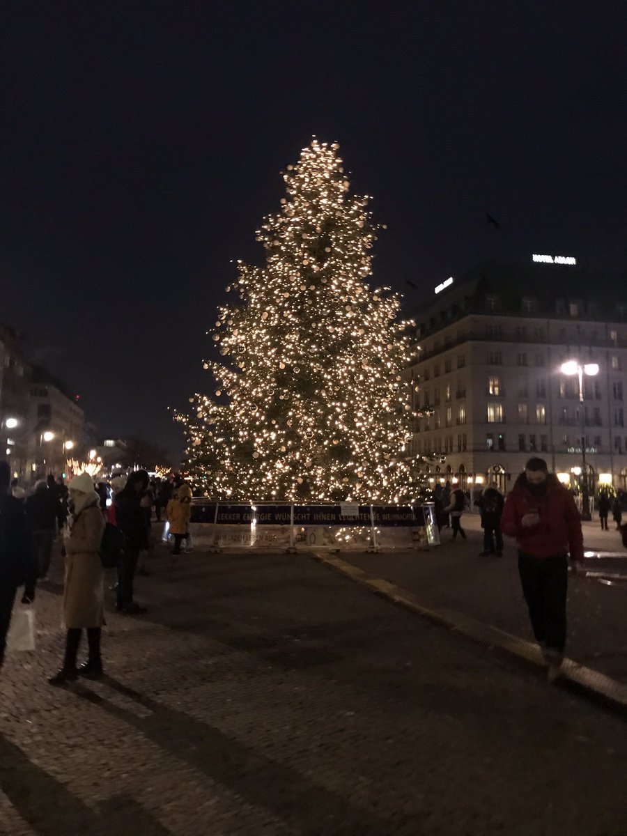 History_WHS's tweet photo. What a wonderful time, thanks Berlin! And thanks Y10 and Y11 for being simply amazing, so engaged and posing the most fantastic questions. https://t.co/NRV7N4kU9R