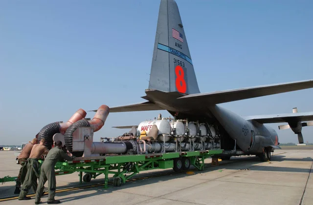 Don_Oso's tweet photo. Sabian que los aviones que apagan los incendios forestales y los helicópteros son privados? via licitación?  y porque el estado no tiene unos 2 C130 Hercules en la FACH para el combate de incendios? Estado Subsidiario!! Votaste Rechazo disfruta! Villa Alemana. #IncendioForestal https://t.co/rhhRV37PP3