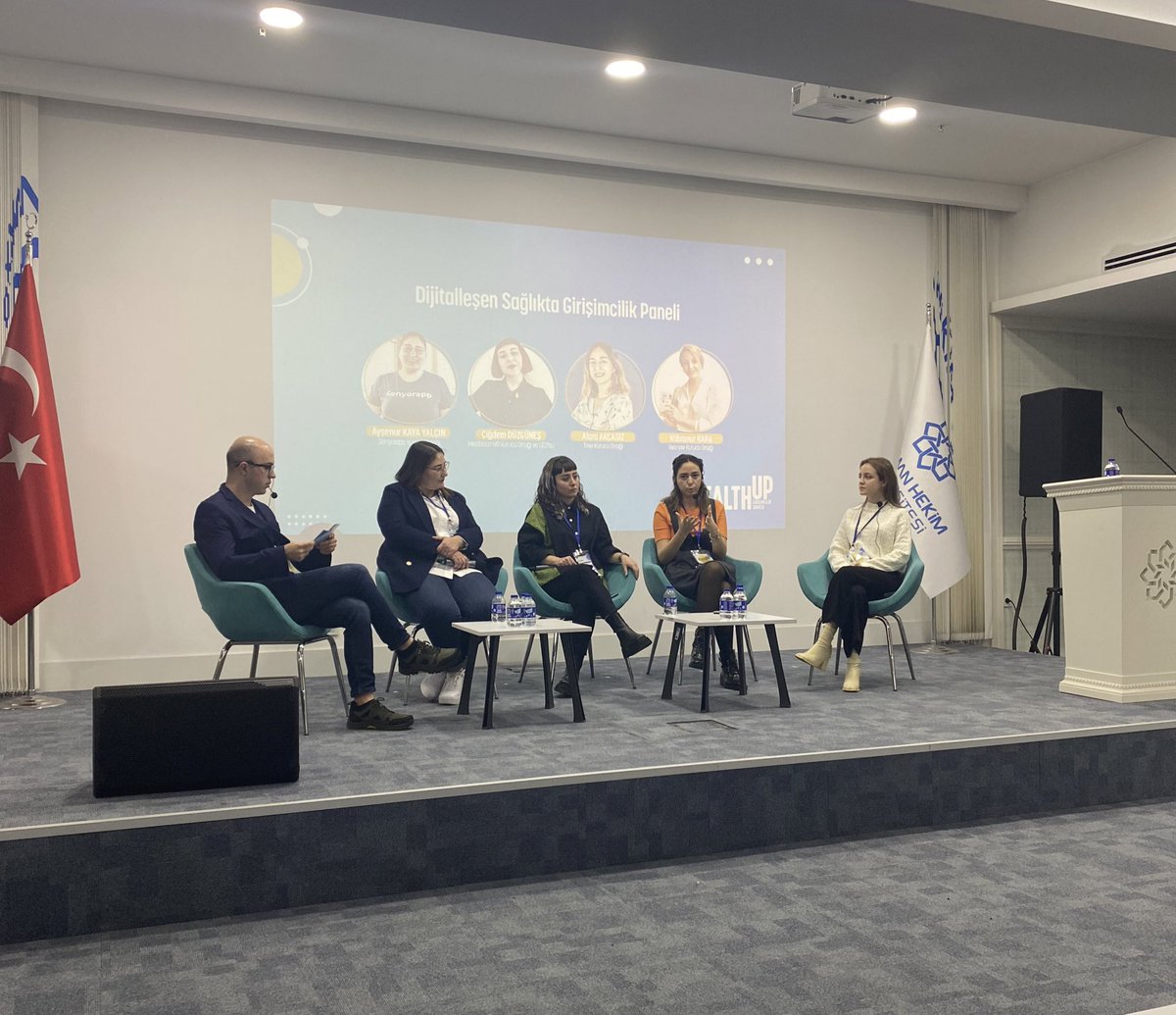 imrangurakan's tweet photo. Ne güzel 4 kadın girişimciyi bu panelde görmek 🍀 @senyorapp @medibooth @triwiturkiye @retinow 
Elinize sağlık @fatihvardar_tr @lokmanhekimuni @girisimciparki 👏🏼👏🏼👏🏼 https://t.co/H70Hyc8RAp