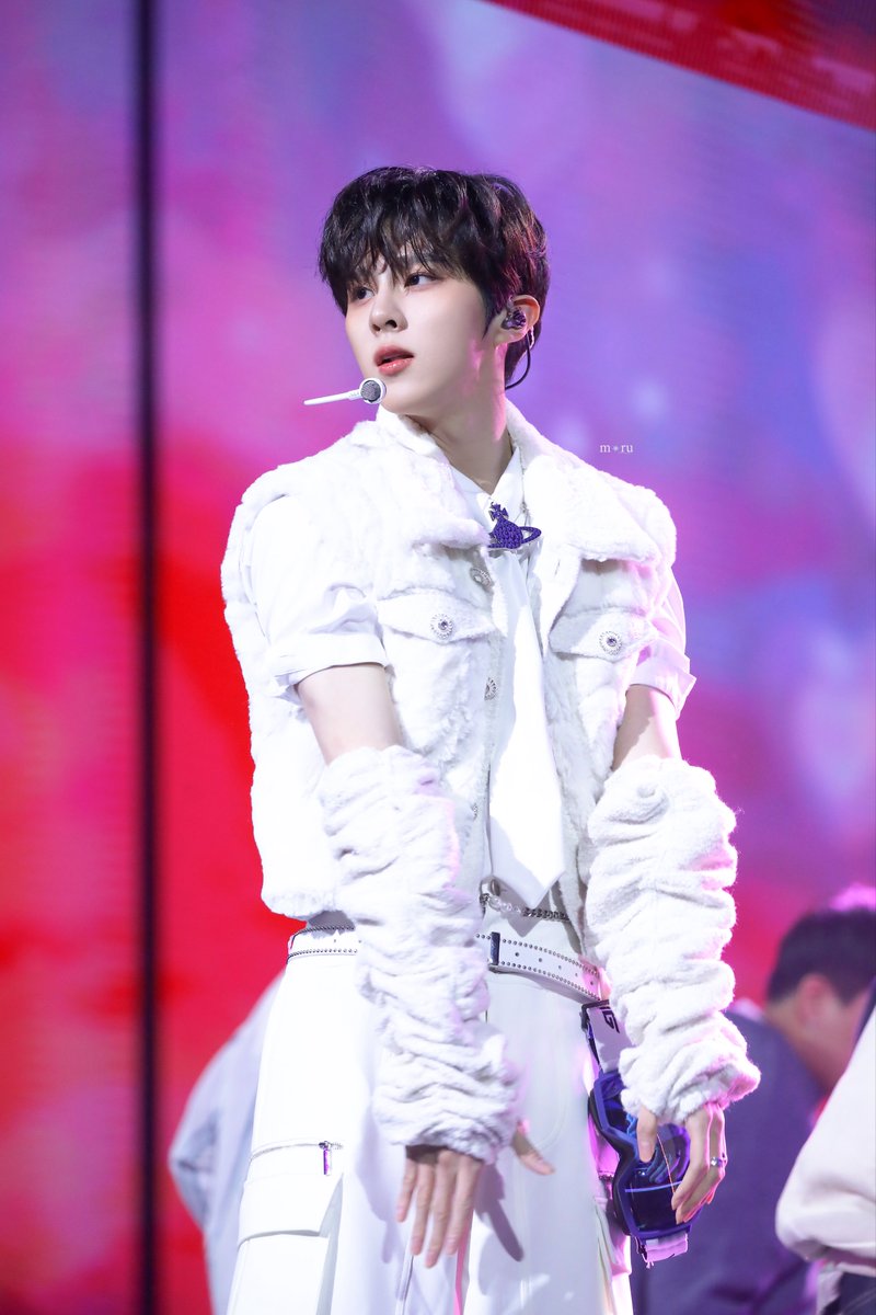 moru_ws96's tweet photo. #김우석 #KIMWOOSEOK

누가 꼬리좀 찾아줘!!_
🐱.. . 귀여워!!!_ ♡ https://t.co/cWt7E2weCc