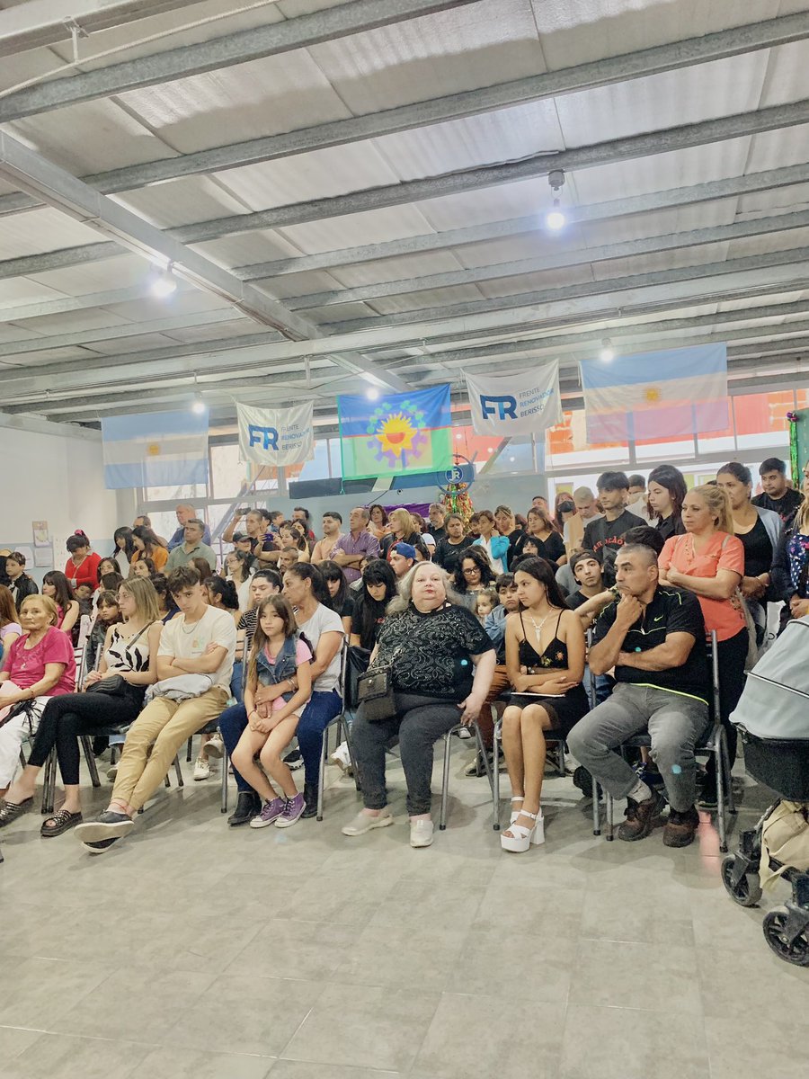 Agustinjceli's tweet photo. ‼️🎓 ENTREGA DE DIPLOMAS A MÁS DE 100 EGRESADOS DE CURSOS DE FORMACIÓN GRATUITA. 

⭕️ Hoy realizamos el acto de fin de curso de formación y clases gratuitas para la comunidad en conjunto con la agrupación Carlos Mugica. https://t.co/wW0OIihD4s