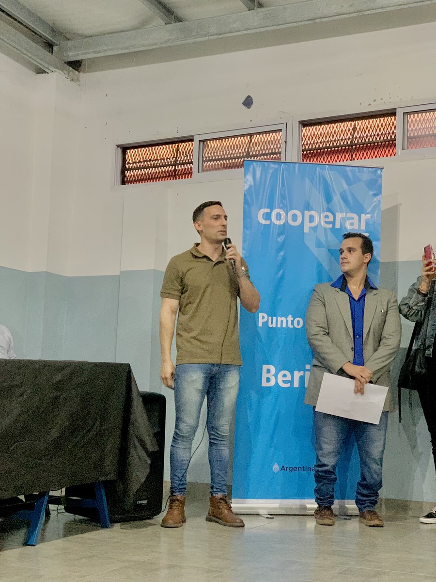 Agustinjceli's tweet photo. ‼️🎓 ENTREGA DE DIPLOMAS A MÁS DE 100 EGRESADOS DE CURSOS DE FORMACIÓN GRATUITA. 

⭕️ Hoy realizamos el acto de fin de curso de formación y clases gratuitas para la comunidad en conjunto con la agrupación Carlos Mugica. https://t.co/wW0OIihD4s