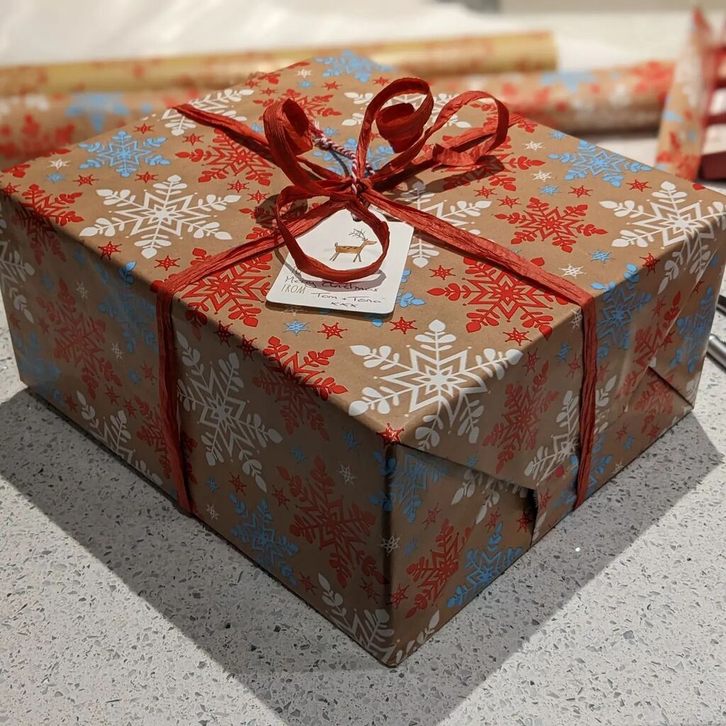 TC_Architecture's tweet photo. My wife says you can tell this is wrapped by an architect.......

#christmas #christmaswrapping #architect #hathersage #derbyshire #hopevalley #peakdistrict #peakpark #tomcrooksarchitecture #crooksarchitecture #present #christmaspresents https://t.co/nz6029anOT