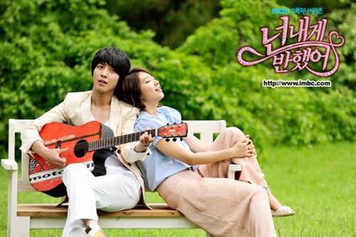 koreandrama_kei's tweet photo. ヨンファさん、ソロ何歌うのかと思いきや...パクシネちゃんと共演した10年前のドラマ《オレのことスキでしょ。넌 내게 반했어》 OST『그리워서…(恋しくて…) 』歌ってくれて....懐かしすぎた😭😭😭😭！！！！このドラマ懐かしすぎません！？😭😭😭😭
#CNBLUE  #ヨンファ #정용화 https://t.co/DZSwyAG7dF