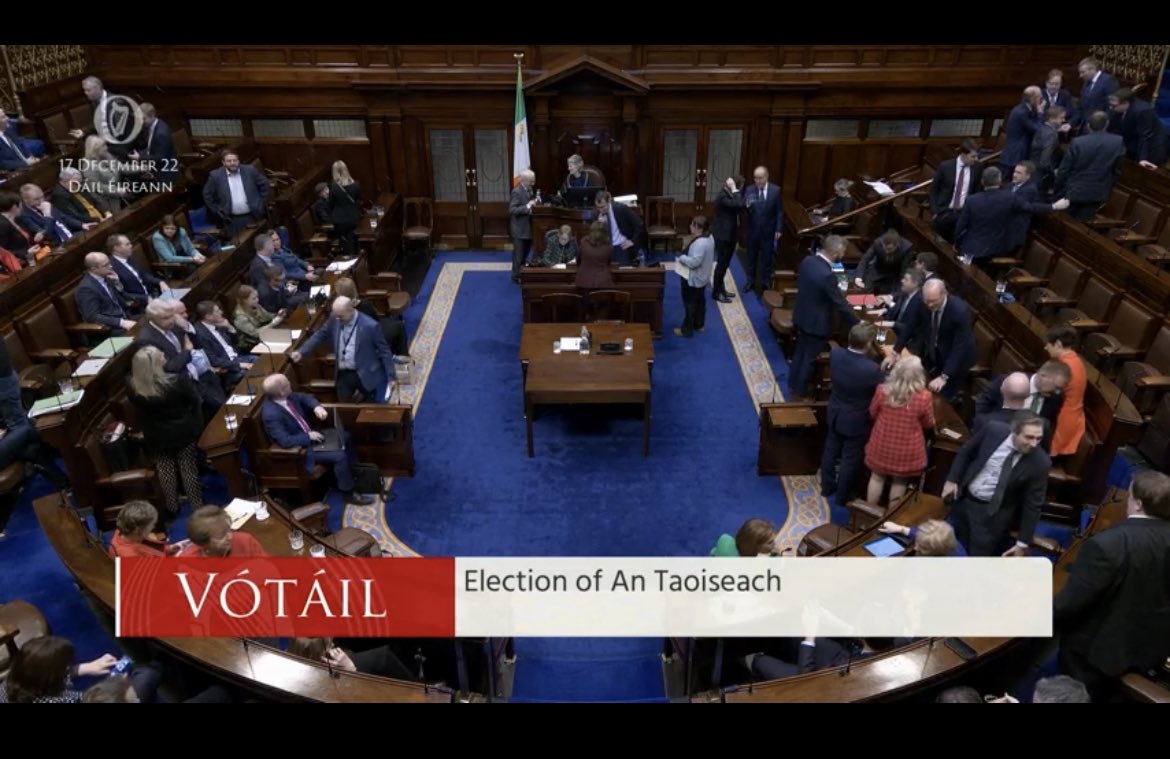michelledevane's tweet photo. All set up waiting for Taoiseach elect @LeoVaradkar to make his way from the Dail to be given the seal of office of the Taoiseach and seal of the Government by President Michael D Higgins at Aras an Uachtarain @PA https://t.co/U4OmRhtAm5
