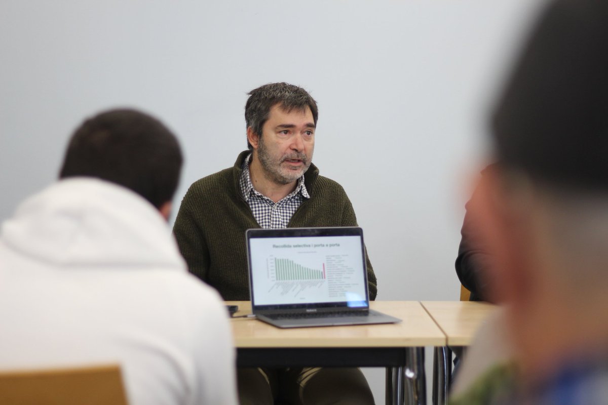 📌 Taula de debat "Pagar menys, consumir poc i viure millor" 

Hem conegut el projecte Tancar el cercle 🔁 del <a href="/ConselldeMca/">Consell de Mallorca</a>, la Guia de tarificació social de l'aigua 💧 d'<a href="/ESFCatalunya/">Assoc. Internac. d'Enginyeria Sense Fronteres -ESF</a>, l'hort agrovoltaic de St Antoni de Vilamajor ⚡ i la recollida porta a porta de Tiana ♻️