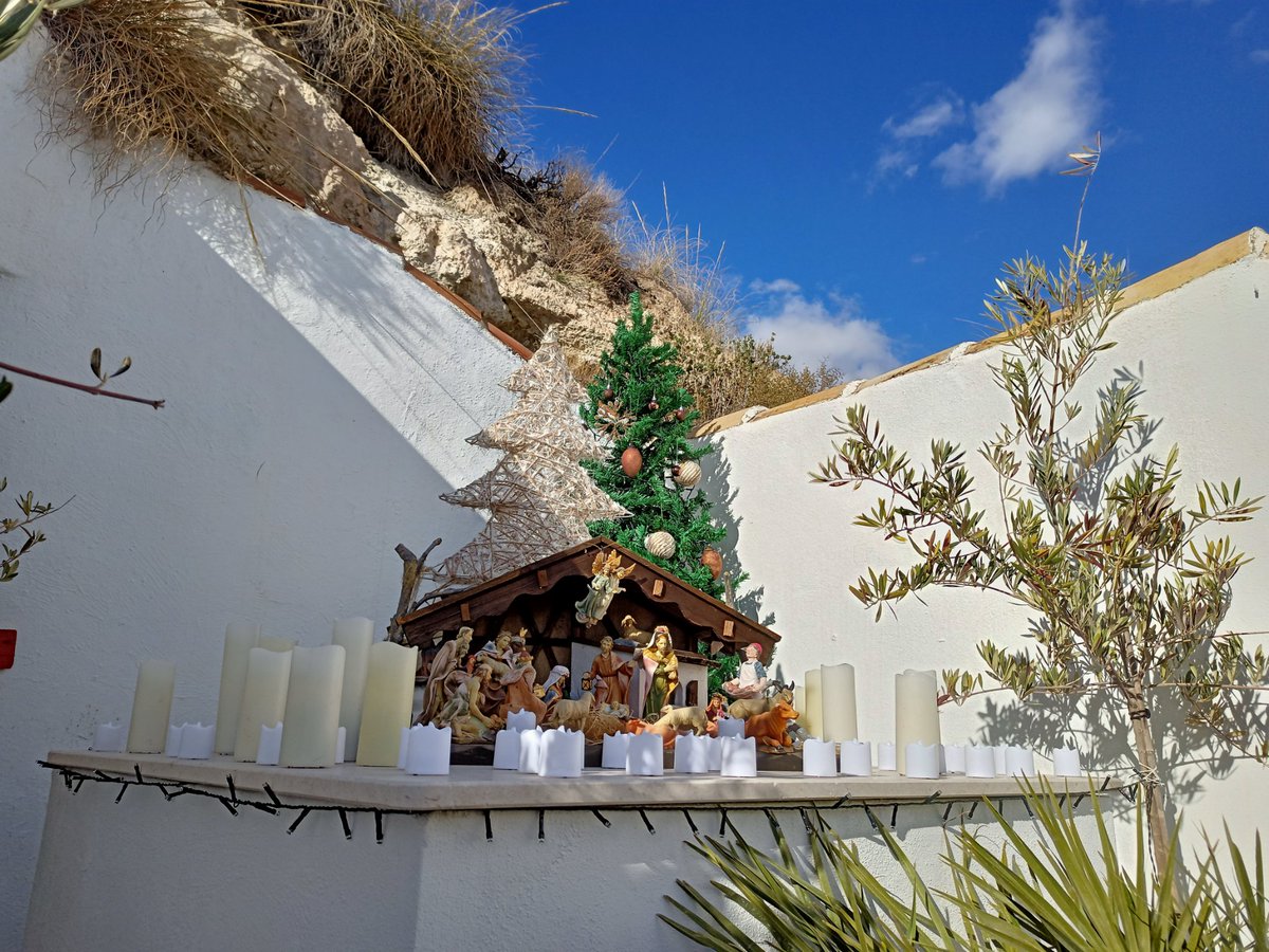 DesertPatriarch's tweet photo. The newly consecrated outdoor altar decorated ahead of our Carol Service on Sunday night 8PM...the eve of the Feast Day of Saint Nicholas The Wonderworker.

Do join us here on Twitter for the service. #Christmas
#carols #bethlehem #Nativity https://t.co/uvhntBmxbl