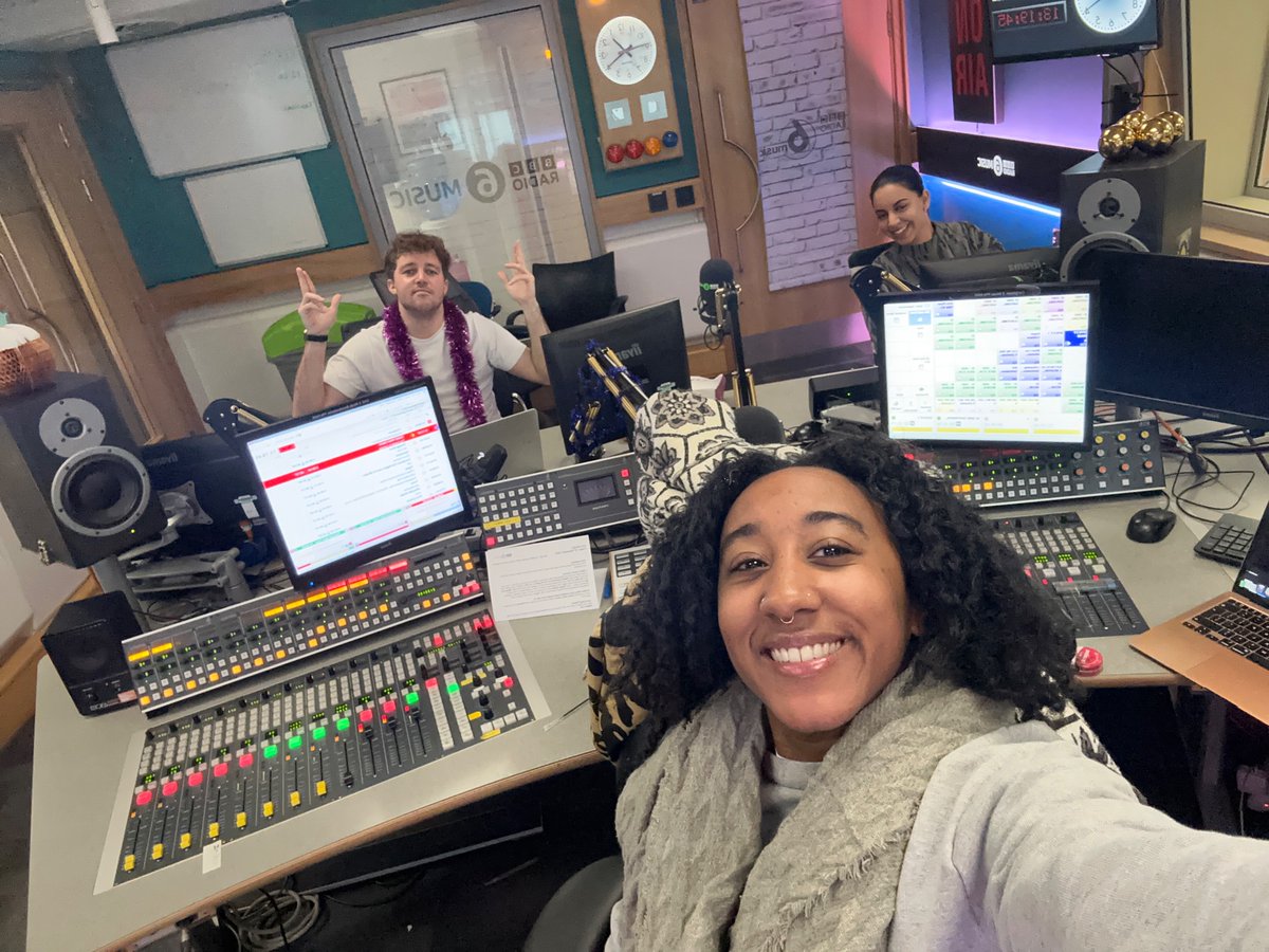 Full crew in the studio this afternoon! Myself <a href="/jessefkhoward/">Jesse FK</a> &amp; #Zahra bringing you the vibes on <a href="/BBC6Music/">BBC Radio 6 Music</a> 👉🏾bbc.co.uk/programmes/m00…
