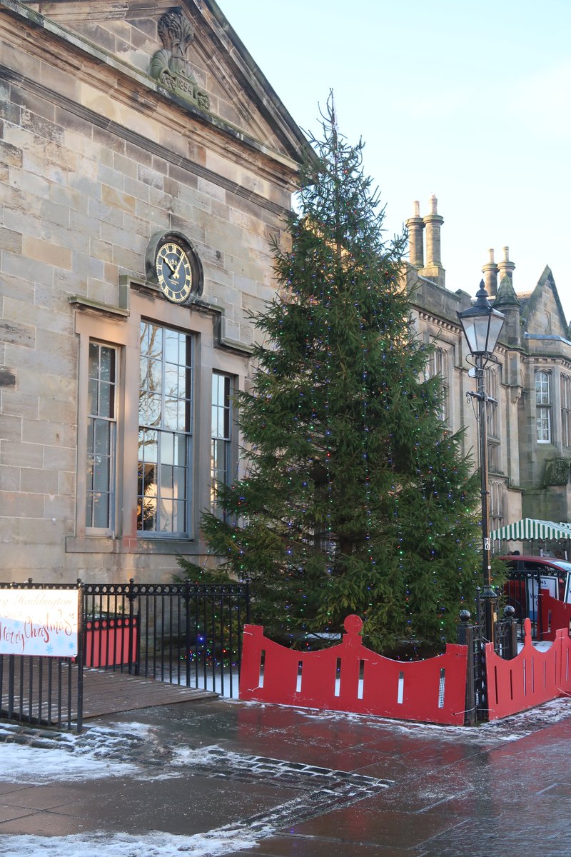 RailActionGrpES's tweet photo. Last Haddington Farmers Market of 2022. As always great interest from everyone visiting the market. RAGES has a meeting with the Scottish Transport Minister in January to discuss the case for a station for Haddington. https://t.co/5ox2UzgTse