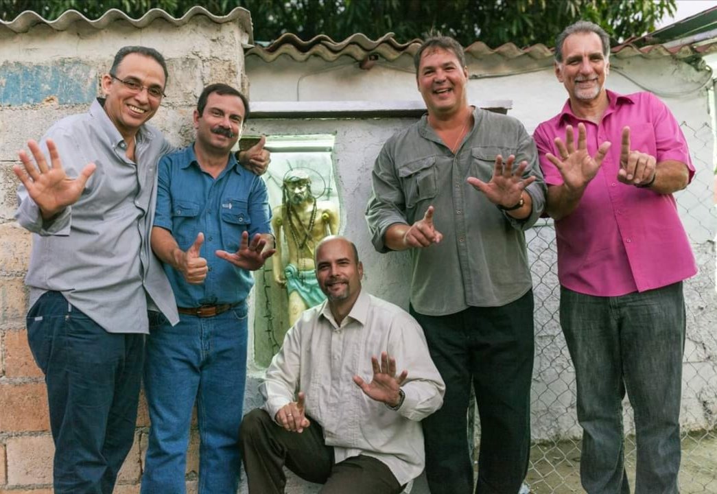 Cuba recuerda hoy el regreso el 17 de diciembre de 2014 de los cinco luchadores antiterroristas presos injustamente en cárceles de Estados Unidos, como vaticinó el líder Fidel Castro cuando expresó en un memorable discurso: ¡Volverán! #JuntarYVencer #FidelPorSiempre