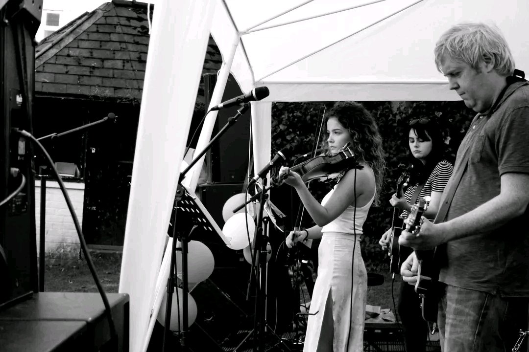 CornerhouseCH1's tweet image. Tonight's stage will be filled with lively vocals, a healthy dose of bass guitar AND A FEMALE VOCALIST PLAYING THE FIDDLE! Meet South Road, on from 9pm; if that can't get you in our doors, you really are a scrooge #southroad #livemusicchester @ShitChester @CellarChester