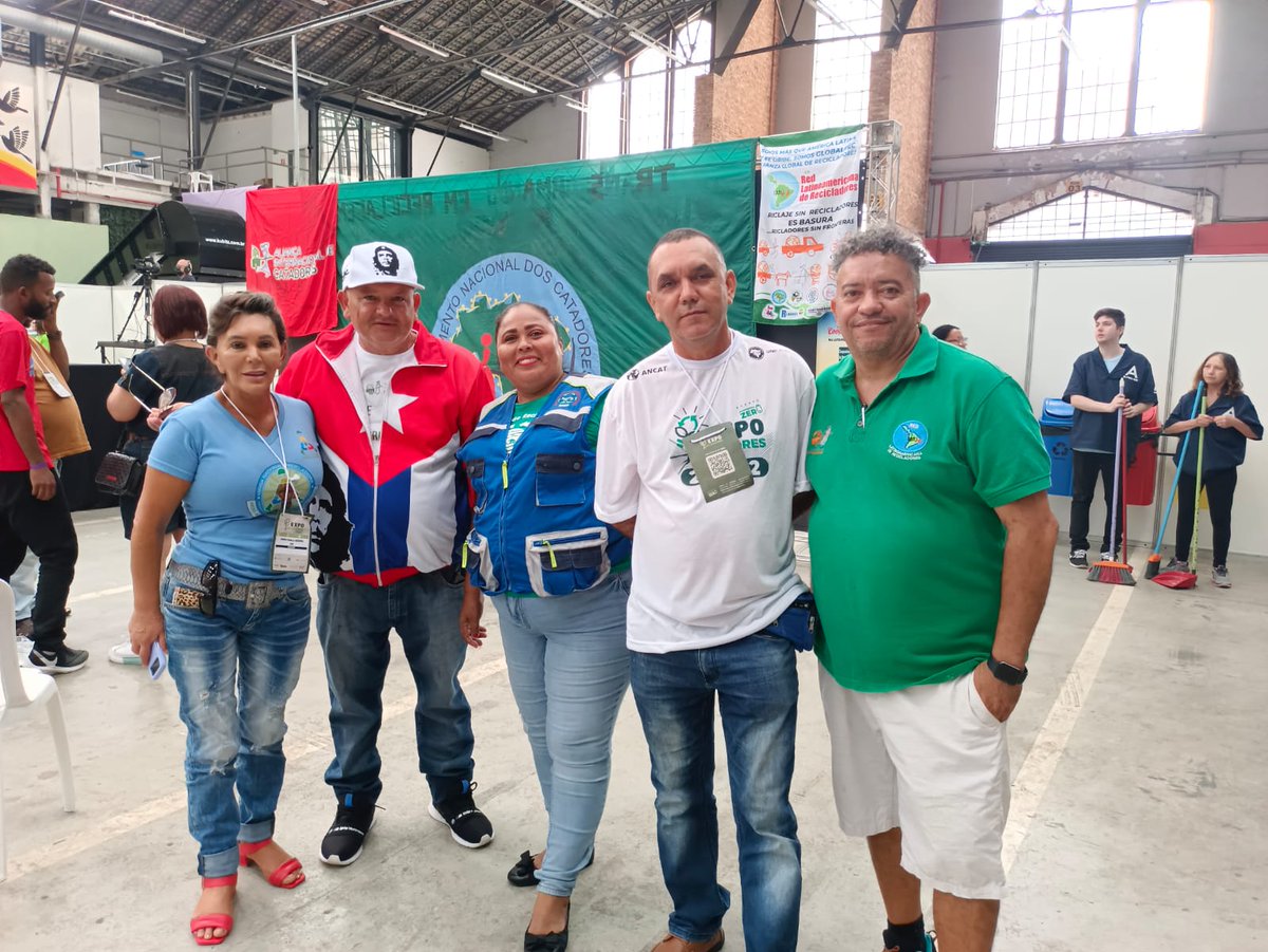 ARBBogota's tweet photo. Gran encuentro del gremio en EXPOCATADORES...
CADA MOMENTO ES UNA ESCUELA PARA CONTRUIR EL MOVIMIENTO QUE DEFIENDA AL PRECIO QUE SEA LOS DERECHOS DE LOS RECICLADORES DE OFICIO... https://t.co/Rc2bG1raF7