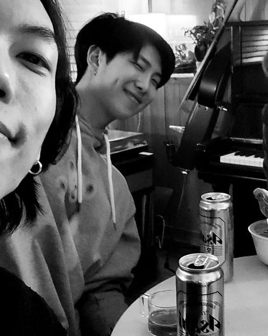joooniehq's tweet photo. namu looks so tiny aww 🥹❤️‍🩹 https://t.co/N7K3ghPQ4d