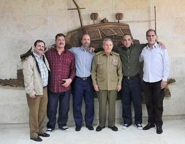 #17DeDiciembre Un día para celebrar y sentir la grandeza de la Revolución y el orgullo de ser hijo de nuestro heroico y solidario pueblo.
Gracias Fidel y Raúl.
Hasta la victoria siempre.
#CubaViveEnSuHistoria 
#FidelPorSiempre