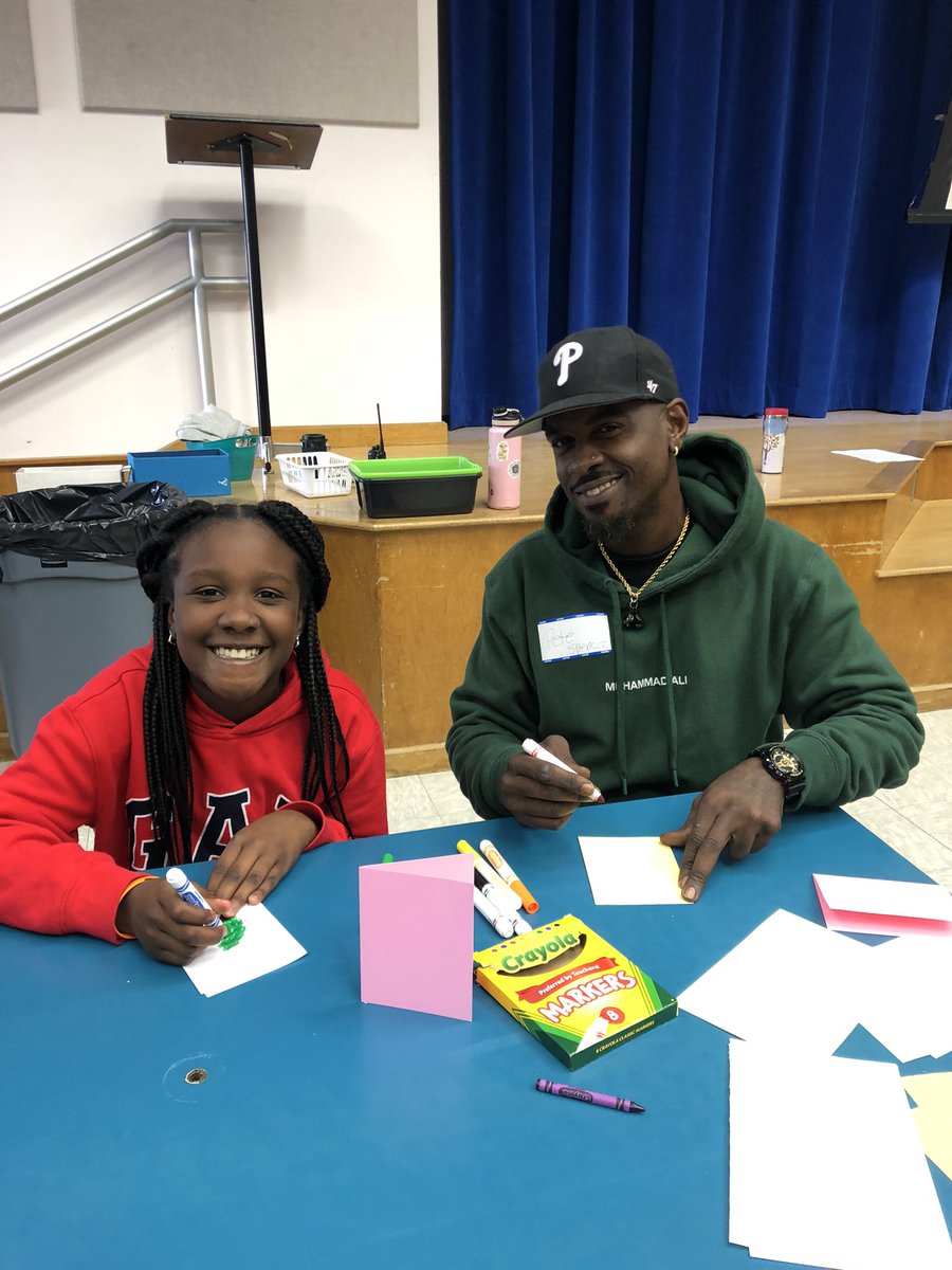 MPbvusd's tweet photo. Awesome McAuliffe Family Event yesterday!  After a week of collecting canned food for families, our parents and students gathered to put food baskets together and make cards for those receiving the baskets! Spreading kindness and holiday cheer!  #WeArePBV #mcauliffeexplorers https://t.co/g0KFJ6DDA4