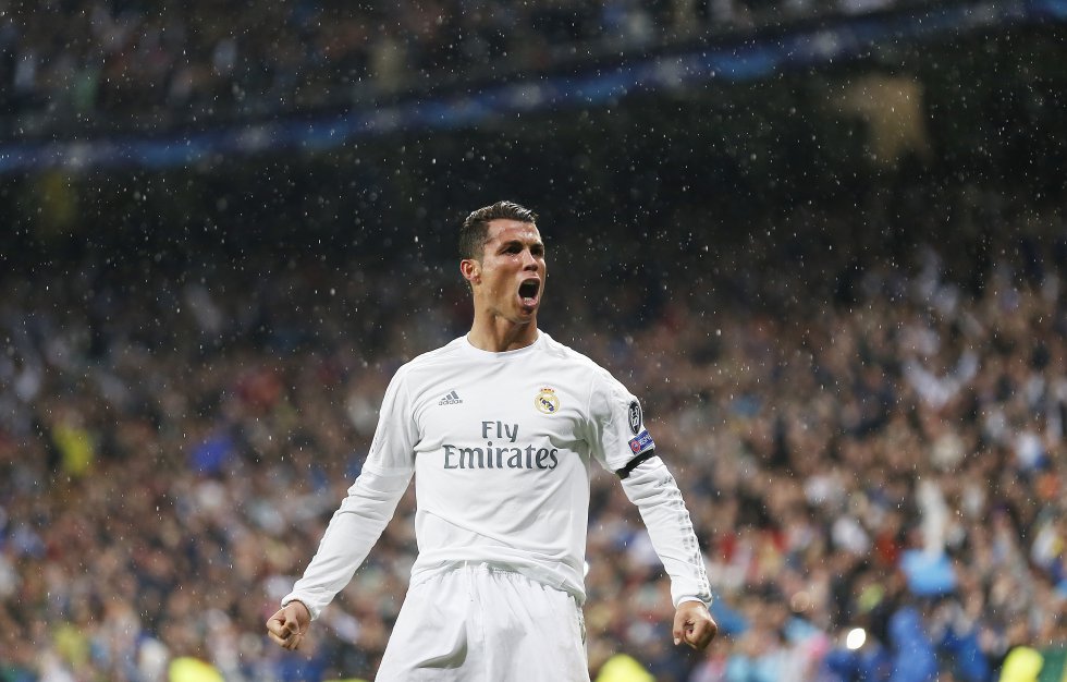 Carletista_RM's tweet image. 6 VECES en las que Cristiano Ronaldo tuvo que salvar él solo a su equipo con un HAT-TRICK.

[HILO]