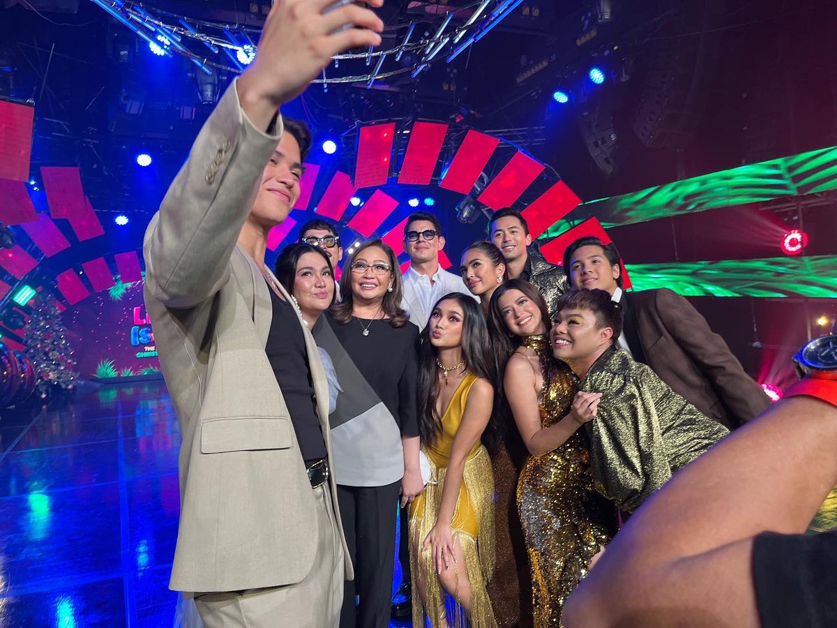 StarCreativesTV's tweet photo. Sending love to everyone this Christmas from your #TheIronHeart family! 🦾❤️

#ABSCBNChristmasSpecial2022 https://t.co/z56K312PMb