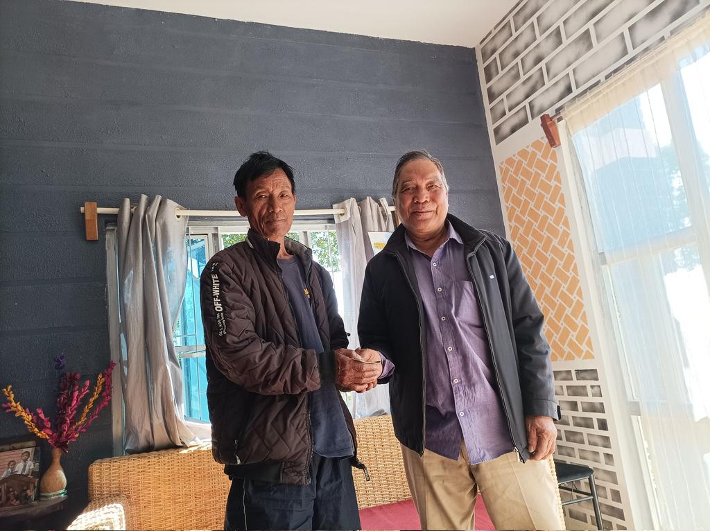 Thadou_TLF's tweet photo. Tuni jingkah in Pu Thangkholet Chongloi, K. Lhangnom Inpipu chu achenna inmunna kimupina akineijin ahi. 

Thadou Paocheng kimangkhel ho suhdihna lekhabu sodohna dinga tohgon ho thua kihoukhomna jong akineijin ahi. https://t.co/MDmqgluCmS