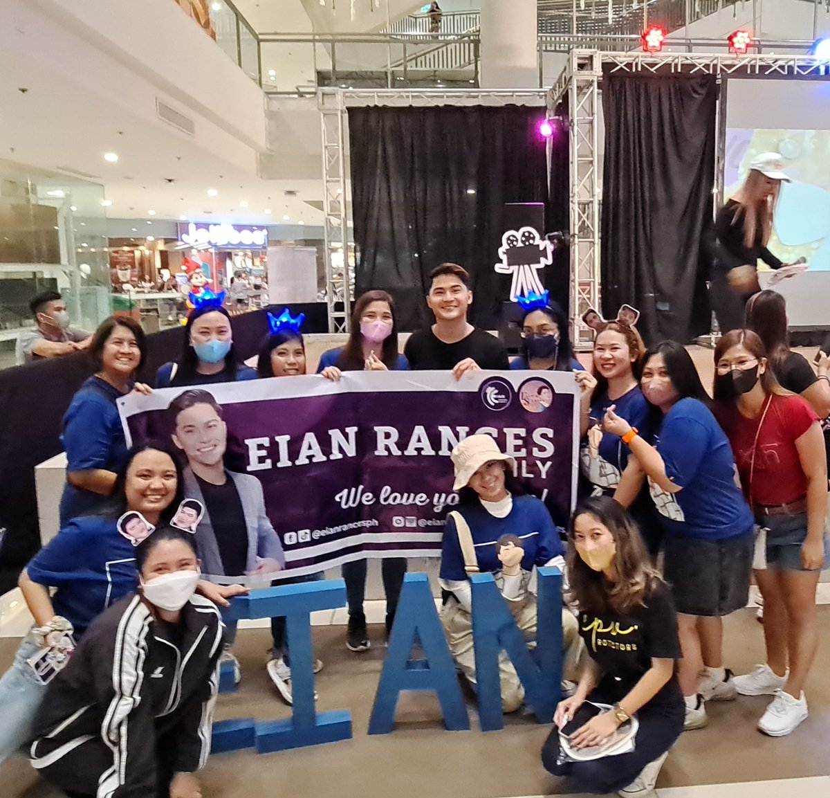 hottilady's tweet photo. Your ERFam will always support you kahit saan man sulok pa yan ng Pilipinas aming pahinga @EianRances.. 😘🥰💙🤗
Di man pare parehong tao ang iyong makikita at makakasama pero for sure meron at merong ERFam saan mang sulok ng mundo as a representative.. Yakap Mahigpit! 🤗🤗🤗 https://t.co/SP3xzTBQnD